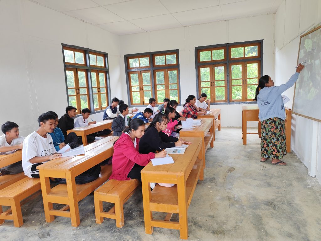 Neubau einer ersten Schule im Dorf - Schüler:innen der Dorfschule in Hripi / Myanmar